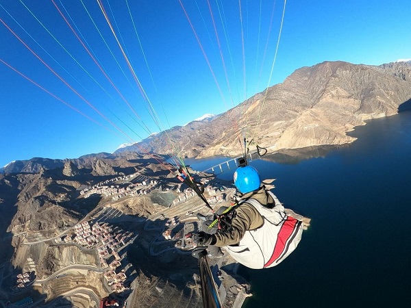 Foto - Yusufeli'nin üzerinden paraşütle geçti