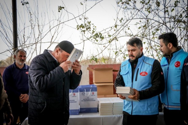 Foto - Yüz binlercesi hediye edildi! Kur’an’sız ülke kalmasın!