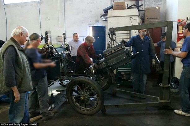 Foto - Yüz yaşındaki arabayla dünya turu