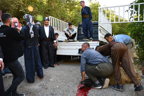 Foto - Yüz yıllık gelenek sürüyor! Bu düğünde takılanlar hayrete düşürdü