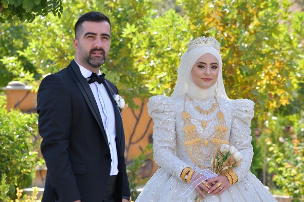 Foto - Yüz yıllık gelenek sürüyor! Bu düğünde takılanlar hayrete düşürdü