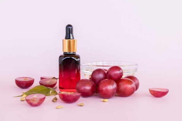 Foto - Yüzde leke, derin kırışıklık ne varsa silip atıyor! İnce çizgileri ütü gibi düzleştiriyor