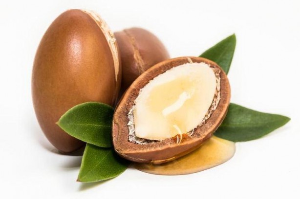 Foto - Yüzde leke, derin kırışıklık ne varsa silip atıyor! İnce çizgileri ütü gibi düzleştiriyor