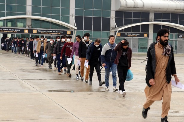 Foto - Yüzlerce Afgan göçmen ülkesine geri gönderildi