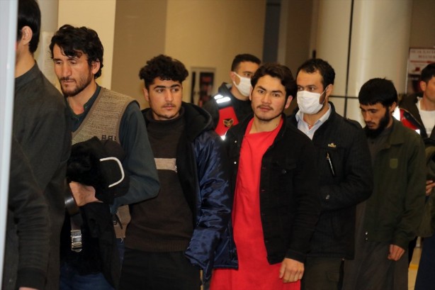 Foto - Yüzlerce Afgan göçmen ülkesine geri gönderildi