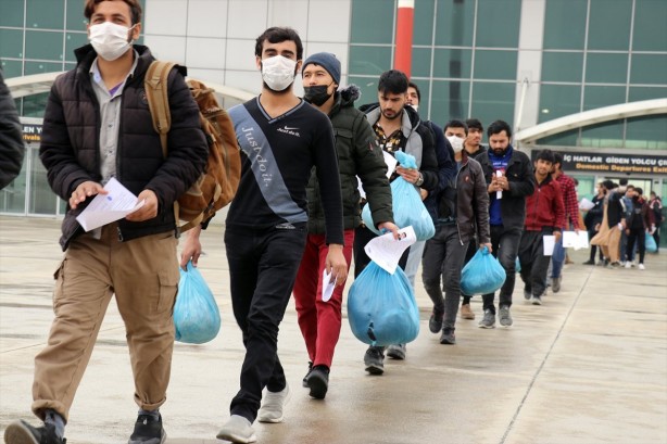 Foto - Yüzlerce Afgan göçmen ülkesine geri gönderildi