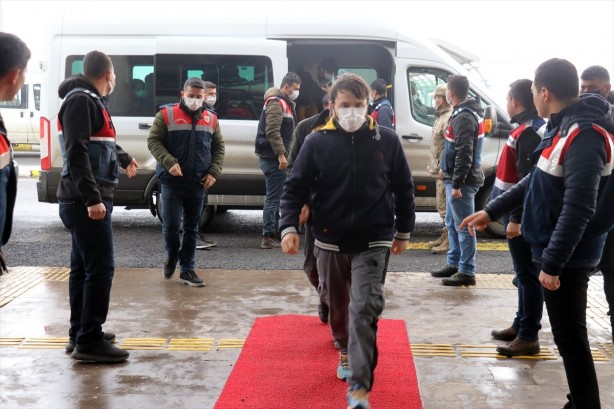 Foto - Yüzlerce Afgan göçmen ülkesine geri gönderildi