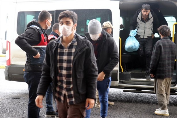 Foto - Yüzlerce Afgan göçmen ülkesine geri gönderildi