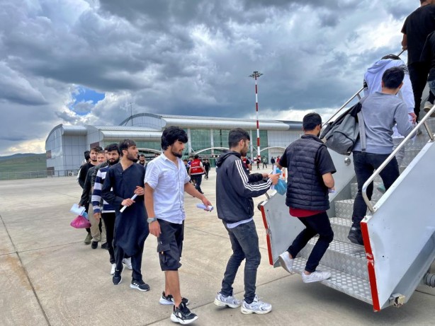 Foto - Yüzlerce Afgan sınır dışı edildi