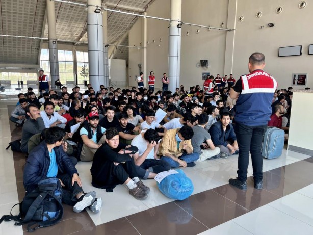 Foto - Yüzlerce Afgan sınır dışı edildi