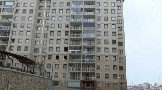 Yüzlerce daireli sitenin sakinleri sokağa indi! "Seçime hile karıştırıldı"