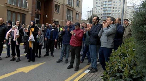 Foto - Yüzlerce daireli sitenin sakinleri sokağa indi! "Seçime hile karıştırıldı"