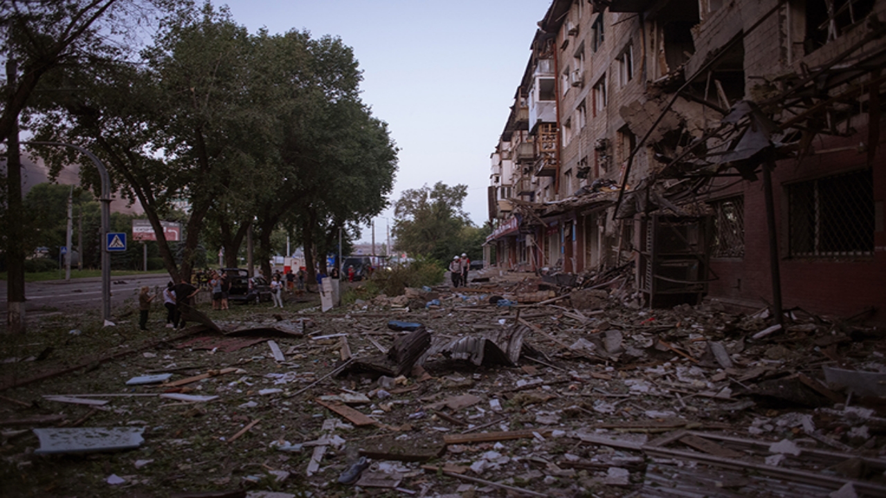 Foto - Yüzlerce İHA, o ülkeyi vurmak için beklenmedik şekilde havalandı! Halk, metro istasyonlarına sığınıyor