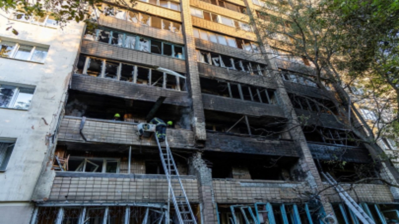 Foto - Yüzlerce İHA, o ülkeyi vurmak için beklenmedik şekilde havalandı! Halk, metro istasyonlarına sığınıyor