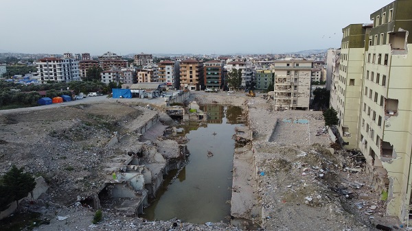 Foto - Yüzlerce kişiye mezar oldu! Rönesans Rezidans suyla doldu