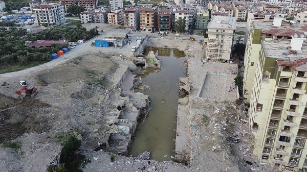 Foto - Yüzlerce kişiye mezar oldu! Rönesans Rezidans suyla doldu