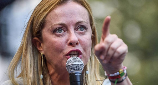 Foto - Yüzüklerin Efendisi İtalya'yı karıştırdı! Faşistlerin poster çocuğu