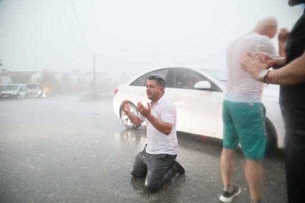 Foto - Yüzün kızarır mı Metin Uca? Antalya'ya yağan ibretlik yağmur