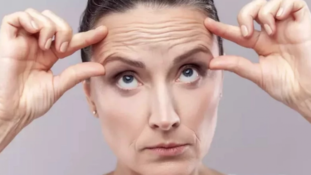 Yüzüstü mü yatıyorsunuz? İşte yaşlanmayı hızlandıran tehlike ve altın değerindeki metotlar...