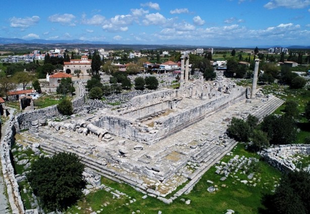 Foto - Yüzyıllara meydan okuyor: Apollon tapınağı