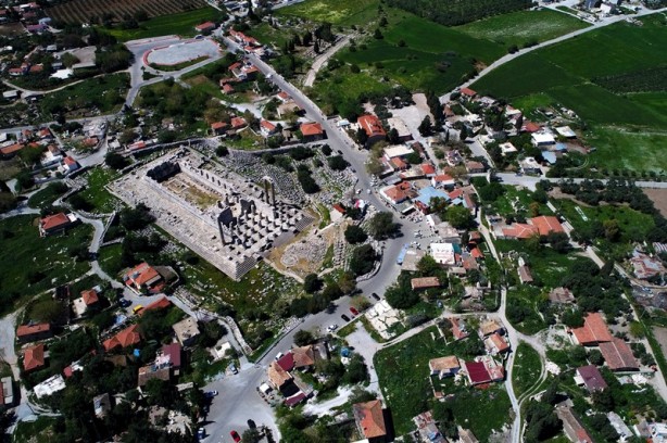 Foto - Yüzyıllara meydan okuyor: Apollon tapınağı