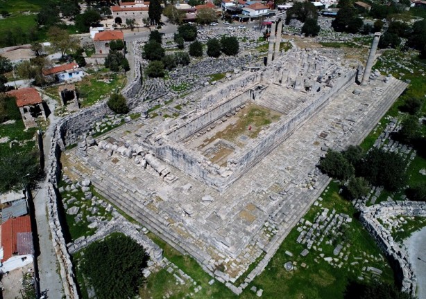 Foto - Yüzyıllara meydan okuyor: Apollon tapınağı
