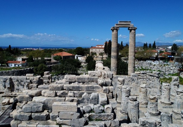 Foto - Yüzyıllara meydan okuyor: Apollon tapınağı