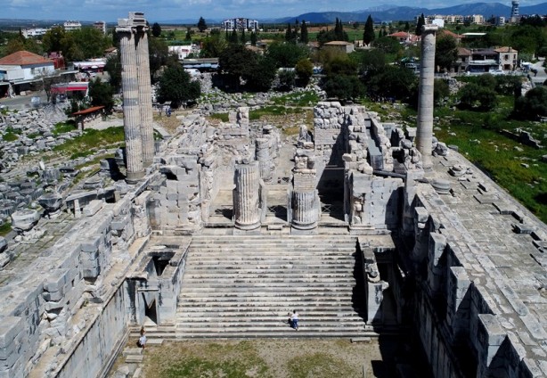 Foto - Yüzyıllara meydan okuyor: Apollon tapınağı
