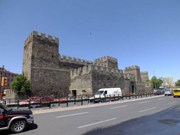 Foto - Yüzyıllara meydan okuyor: Kayseri Kalesi