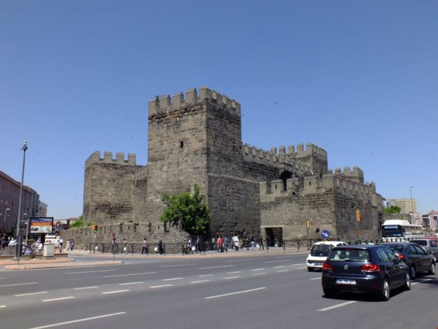 Foto - Yüzyıllara meydan okuyor: Kayseri Kalesi