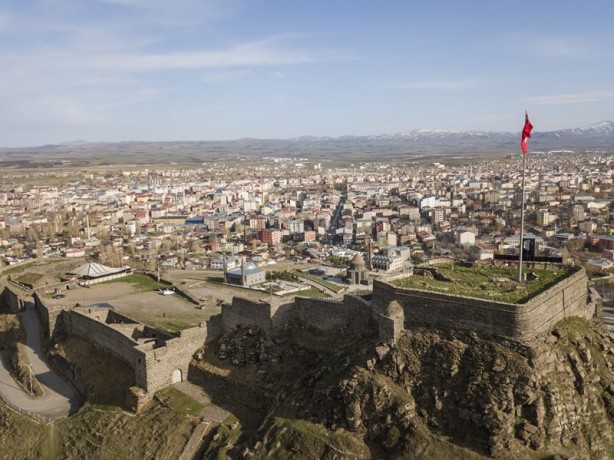 Yüzyıllardır dimdik ayakta: Kars Kalesi