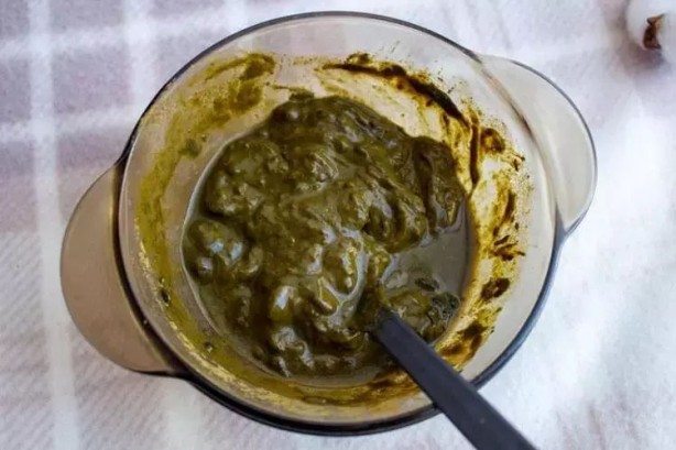 Foto - Yüzyıllardır kullanılan yöntem: Bu bitki Beyaz saçları tarihe gömüyor, tırnak kırılmasına son veriyor! Uygulanıyor