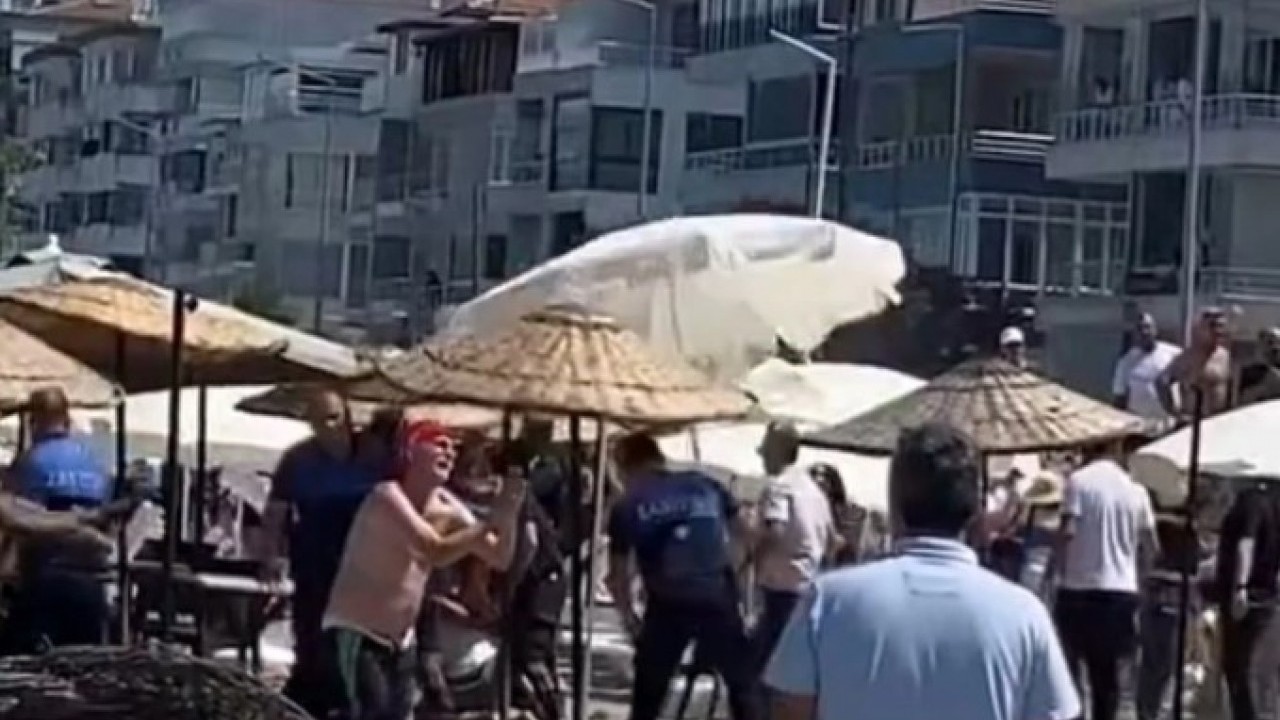 Foto - Zabıtalara saldırdılar! Halk plajında şezlong kavgası