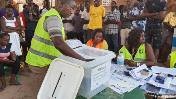 Foto - Müslümanlar zafer ilan etti! Fransa'nın bir kalesi daha düştü