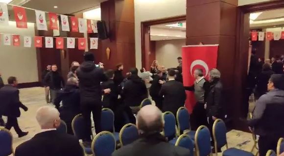 Foto - Zafer Partililer tekme tokat birbirlerine daldı! Özdağ mülteci kartını kullandı