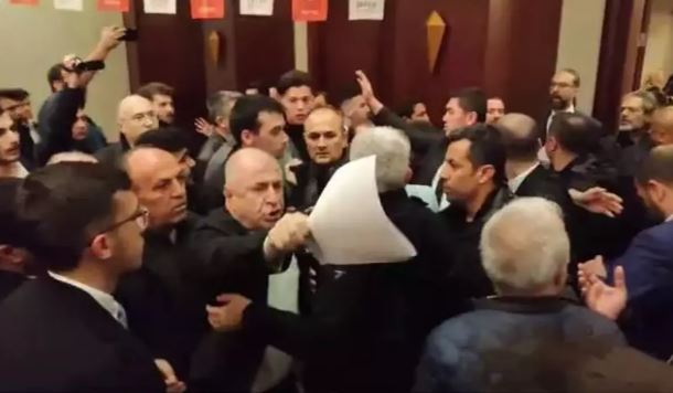 Zafer Partililer tekme tokat birbirlerine daldı! Özdağ mülteci kartını kullandı