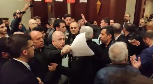 Foto - Zafer Partililer tekme tokat birbirlerine daldı! Özdağ mülteci kartını kullandı