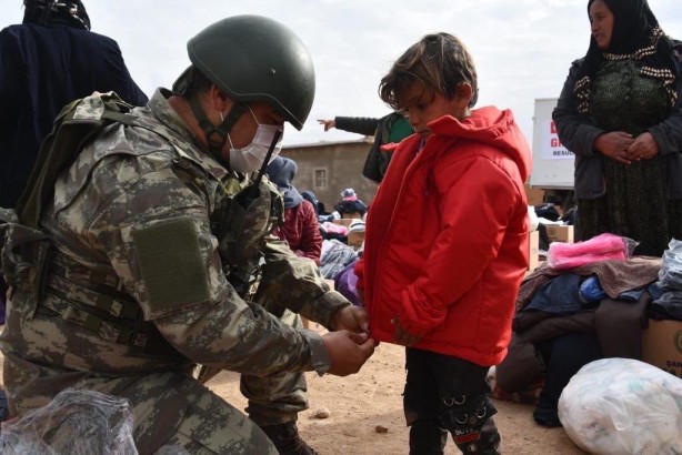Foto - Zalime korku salan Mehmetçik, gönülleri fethetti