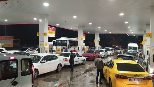 Foto - Zam kuyruğu: Haberi duyan akın etti!