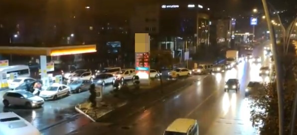 Foto - Zam kuyruğu: Haberi duyan akın etti!