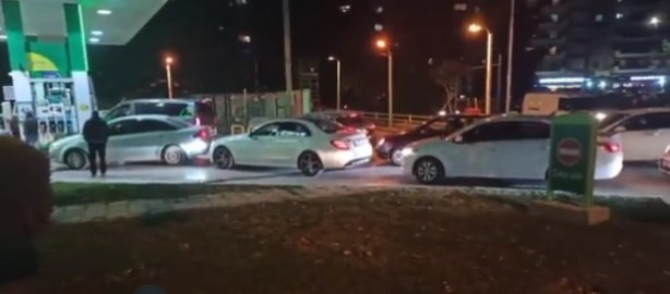 Foto - Zam kuyruğu: Haberi duyan akın etti!