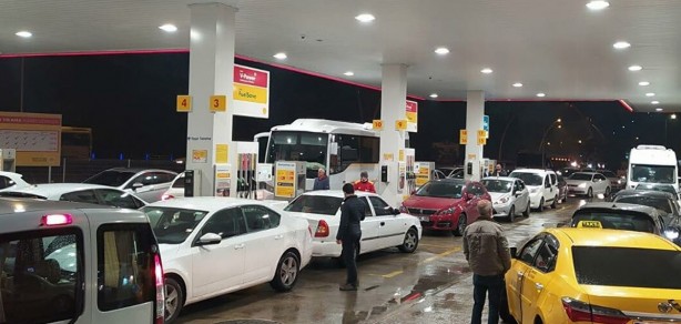Foto - Zam kuyruğu: Haberi duyan akın etti!