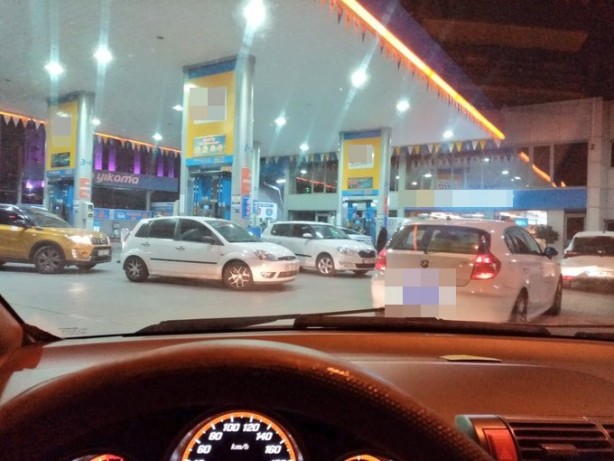 Foto - Zam kuyruğu: Haberi duyan akın etti!