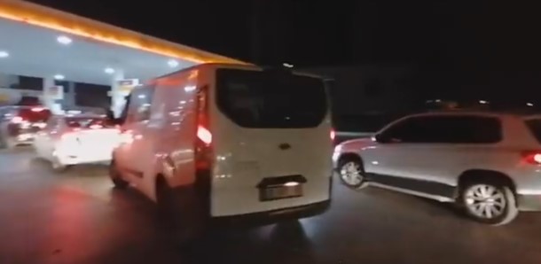 Foto - Zam kuyruğu: Haberi duyan akın etti!