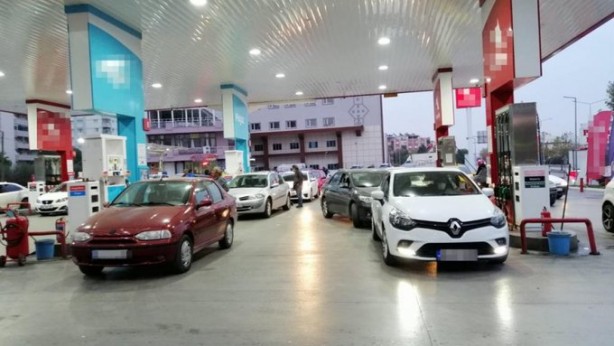 Foto - Zam kuyruğu: Haberi duyan akın etti!