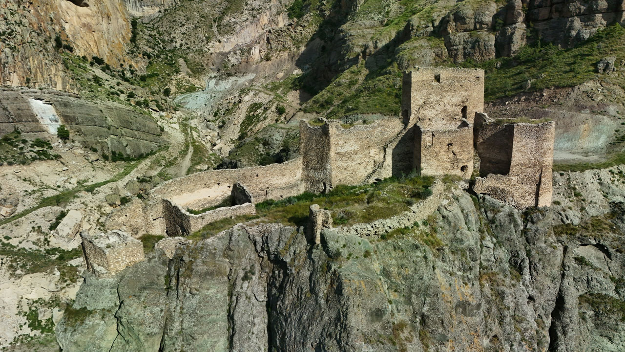 Zamana meydan okuyor! Orta Çağ'dan kalan gizemli yapı