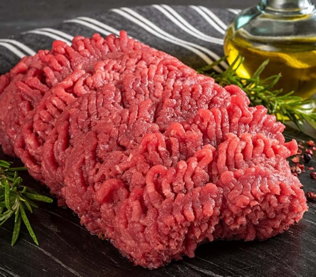 Foto - Zamlara inat indirimli fiyat! Ucuz et kuyruğu uzadıkça uzadı! Şaka değil, 1 kilo dana kıymayı 229 TL’den satmaya başladılar