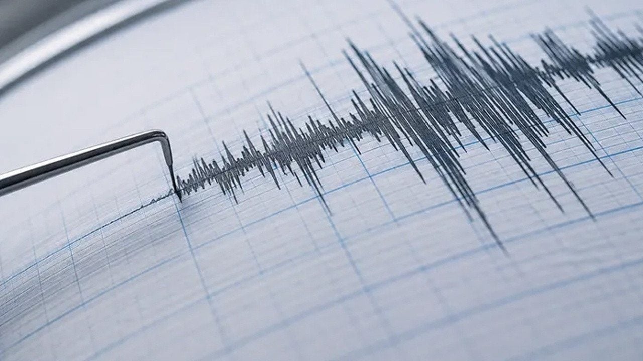 Foto - Zangır zangır sallandı! Önce 6.9, ardından 6.3 büyüklüğünde deprem oldu