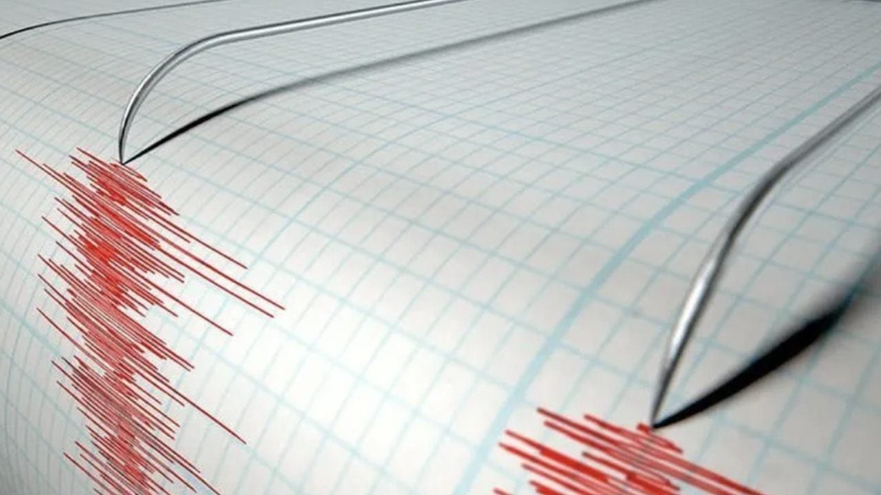 Foto - Zangır zangır sallandı! Önce 6.9, ardından 6.3 büyüklüğünde deprem oldu