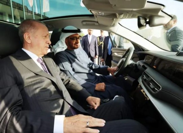 Foto - Zayed Al Nahyan Togg'u inceledi